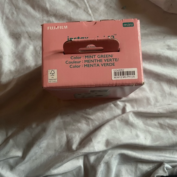 A Polaroid camera - Picture 2 of 3